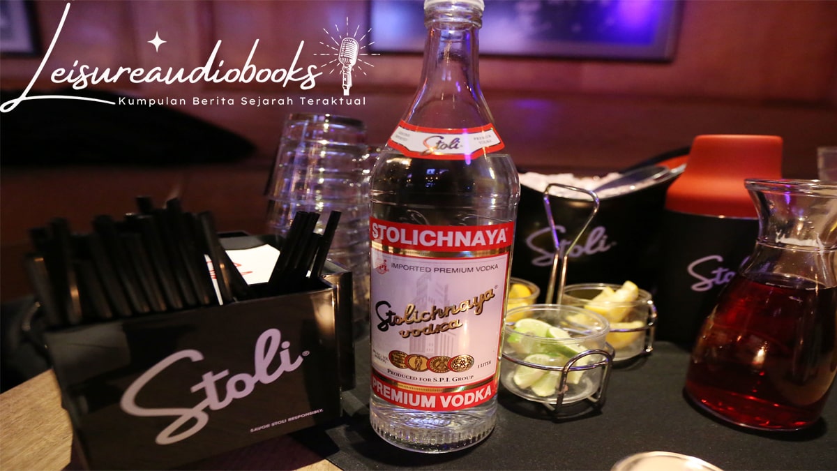 Mengungkap Sejarah Stolichnaya (Stoli) Vodka: Ikhtisar tentang Salah Satu Vodka Terkenal dari Rusia